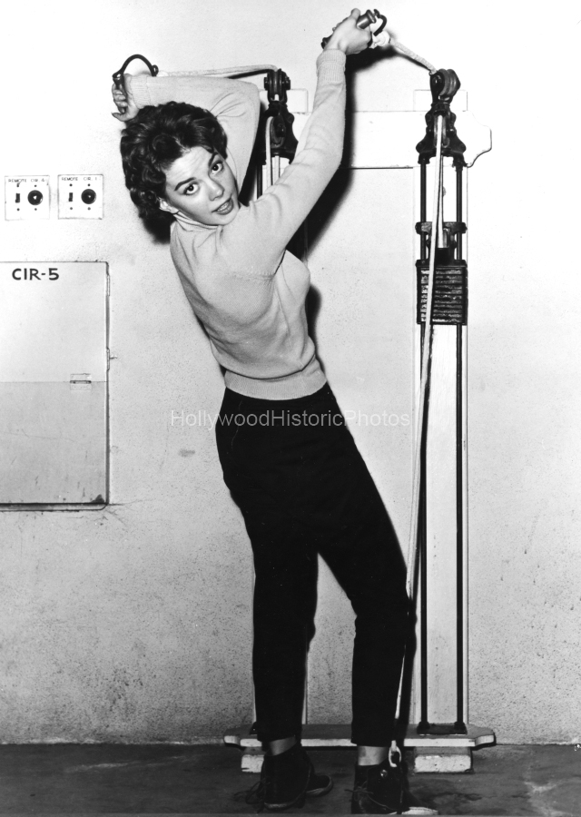 Natalie Wood 1952 DeMille Barn Gym at Paramount wm.jpg